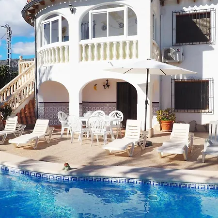 Cerca Playa Y Pueblo Con Piscina Grande
